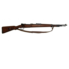 Réplica de Carabina 98K, diseñada por Mauser en Alemania en el año de 1935  durante la  2ª Guerra Mundial, fabricada en madera y metal, con correa de piel, con cañón ciego, no dispara, para decoración