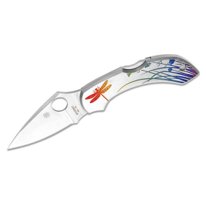 Couteau de poche Spyderco STE-C28PT Dragonfly 2 SS Tatoo, lame de 5.8 cm en acier inoxydable VG-10 rectifiée à plat, manche en acier inoxydable avec gravure polychrome. Clip de poche pour droitier
