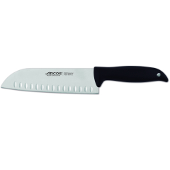 Cuchillo Santoku  Arcos Menorca 145900 de acero inoxidable Nitrum y mango de polipropileno con hoja de 18 cm en blíster