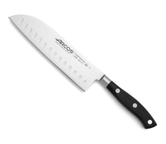 Cuchillo Santoku Arcos Riviera 233500 de Acero Nitrum, con Mango de Polioximetileno  y 18 cm de Hoja en estuche