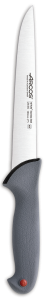 Cuchillo de carnicero Arcos Colour - Prof  241600 de acero inoxidable Nitrum y mango ergonómico de Polipropileno y hoja de 18 cm, funda display