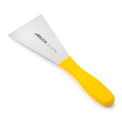 Espátula  Arcos 2900 - 299600 de acero inoxidable Nitrum y mango ergonómico de Polipropileno de color amarillo y hoja de 12.5 x 9 cm, con Funda colgador