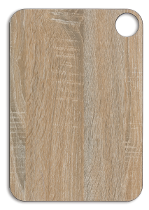 Tabla de corte diseñada para un uso funcional y cotidiano, se maneja sin esfuerzo y permite un almacenamiento práctico gracias al orificio integrado en su diseño que las hacen perfectas para colgar.