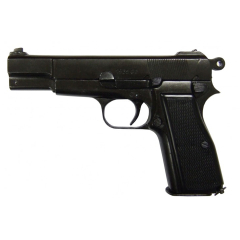 Réplica de Pistola Browning HP o GP35 fabricada por la Fabrique Nationale (FN) de Herstal en  Bélgica 1935  durante la 2ª Guerra Mundial, en metal y plástico negro, con cañón ciego, no dispara, para decoración