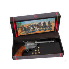 Caja  de cartón con Réplica de Revolver calibre.45 Peacemaker 5½", diseñado por Samuel Colt con 6 balas en los Estados Unidos año 1873