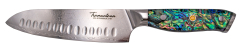 Cuchillo de cocina Tramuntana modelo CD11 Santoku hoja de acero de damasco VG10 de 67 capas de 17,9 cm, mango de Abulón con epoxi, con caja de presentación. Artículo de importación.