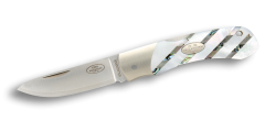 Navaja de Caza Fallkniven FH9mop fabricado en hoja de acero en polvo laminado 3G y con una hoja de 6,7 cm, mango de madreperla y funda sueca
