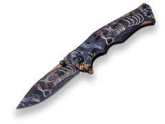 Coltello con apertura JKR. Lama de in acciaio inox de 8,5 cm. Impugnatura de Alluminio. Motivo della morte - JKR0668.