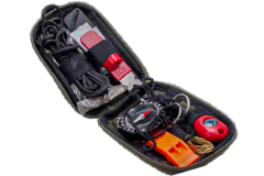 Kit E.R.S. avec étui vert - Kit de survie compact avec sifflet, boussole, scie, etc.