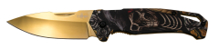 Couteau Third N70D, Manche de Acier avec apprêt 3D de tête de mort d'un côté l'autre côté est plaqué en titane doré brillant, lame de acier 420 de 8,5 cm plaqué en titane doré brillant. Avec clip.