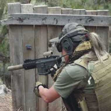 Durante los rodajes de películas de cine y series de televisión los extras y especialistas sustituyen a los actores en las escenas de riesgo