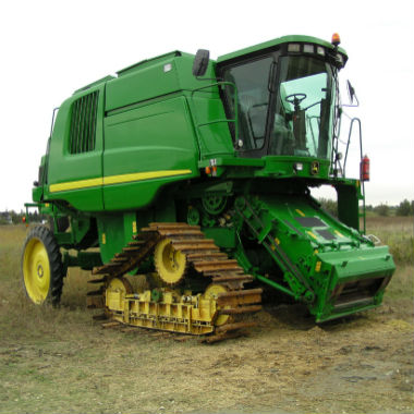 Maniobrar marcha atrás con una cosechadora o tractor con remolque es más difícil de lo que parece