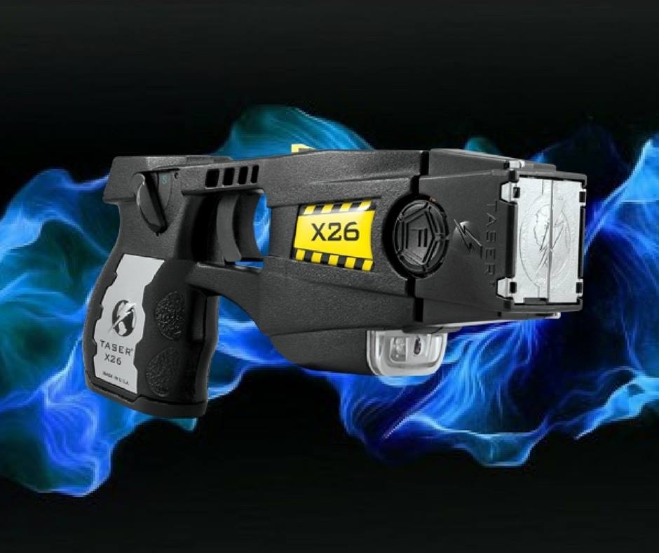 El taser, un arma eficaz pero no letal. ¿Cómo funciona?