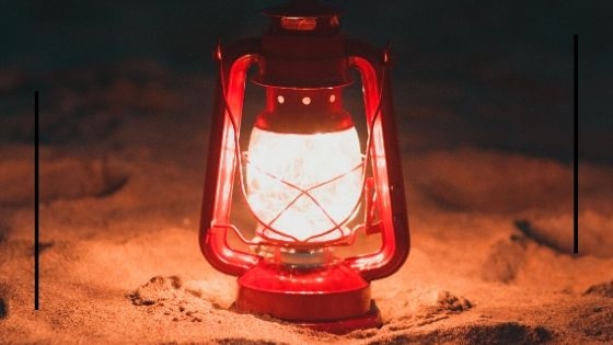 Una lámpara portátil es ideal para acampar o la pesca