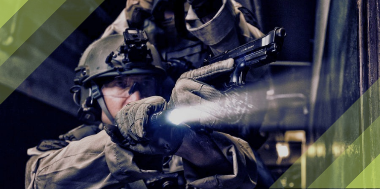 Combate en baja luminosidad: técnicas con la linterna