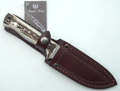 Faca Toro 1063 Miguel Nieto 22 cm, com chapa de aço de 11 cm e mango de chifre de veado com capa de primeira qualidade (Brown)